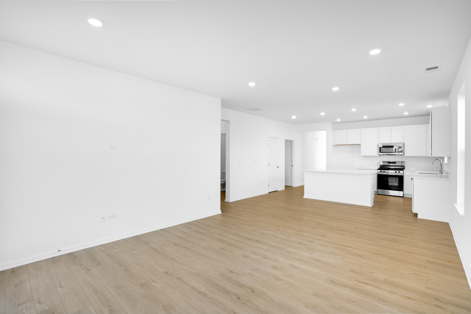 4216 Meadowridge Road, Woodstock, IL 60098