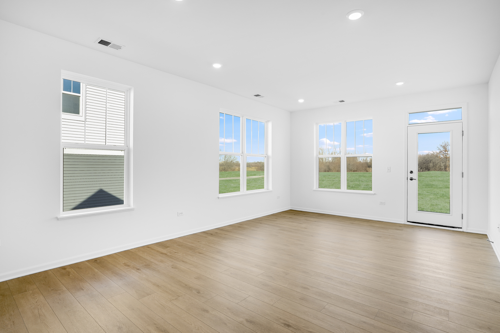 4216 Meadowridge Road, Woodstock, IL 60098