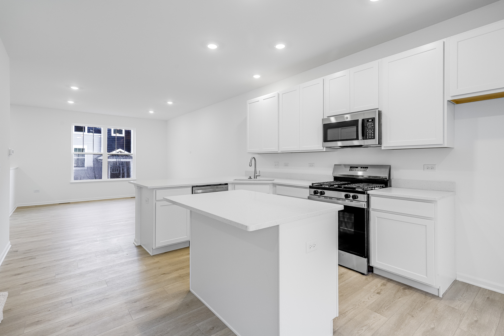 421 Red Oak Circle, Volo, IL 60020