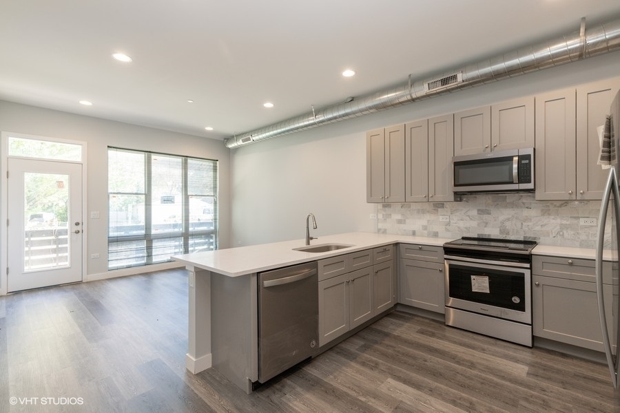 8917 Grant Avenue #3B, Brookfield, IL 60513