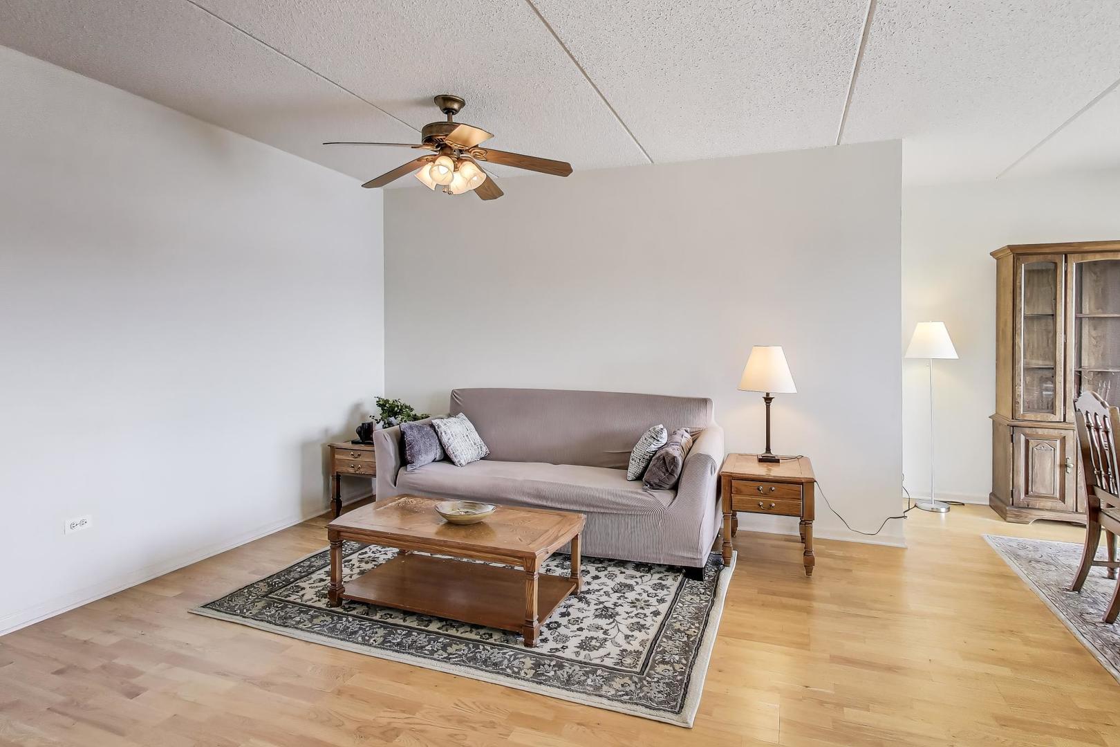 4534 N Cumberland Avenue #101, Chicago, IL 60656