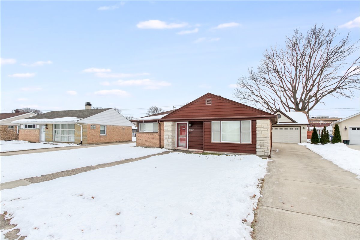 1162 W Grant Drive, Des Plaines, IL 60016