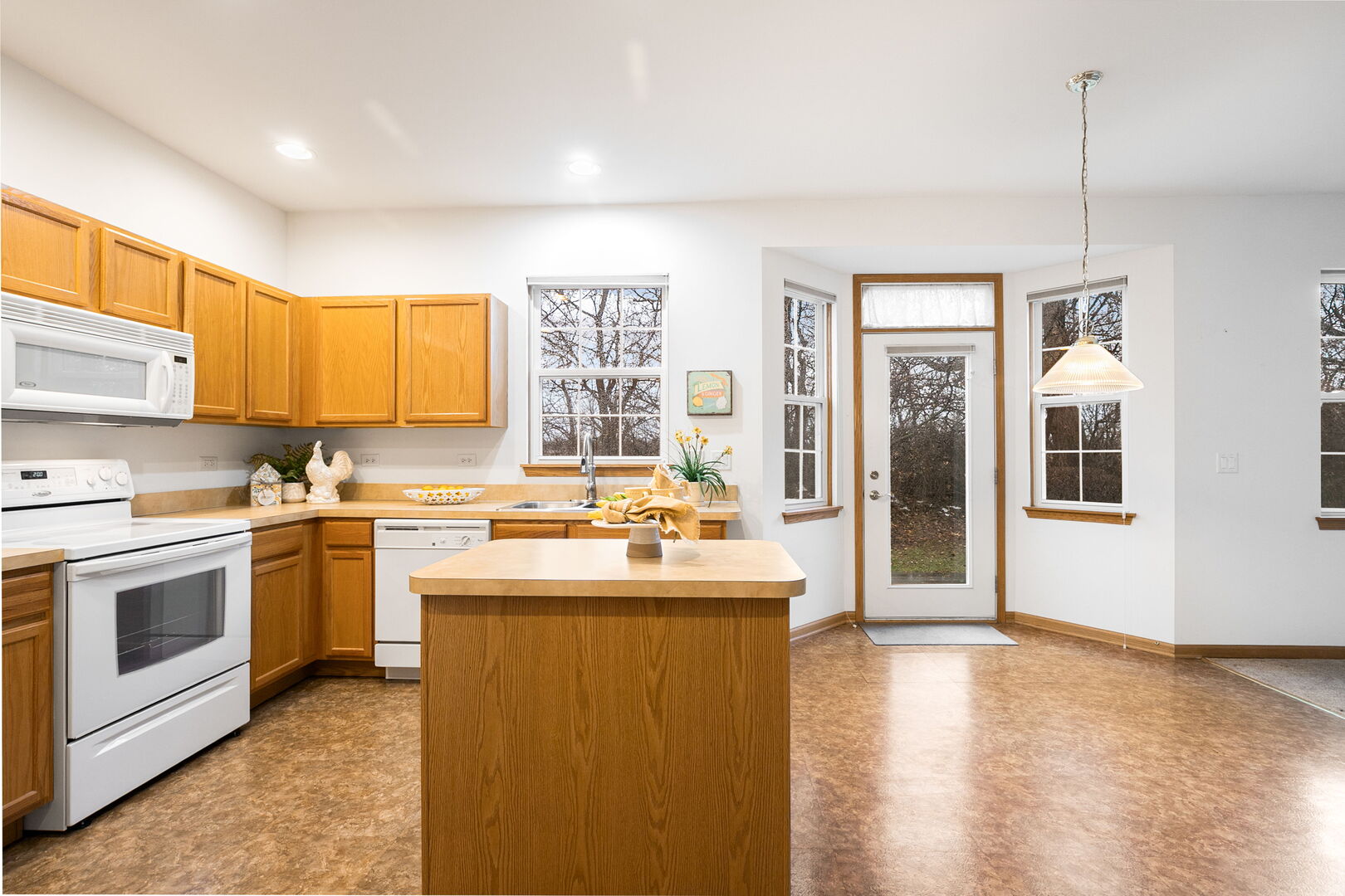 121 Enfield Lane, Grayslake, IL 60030