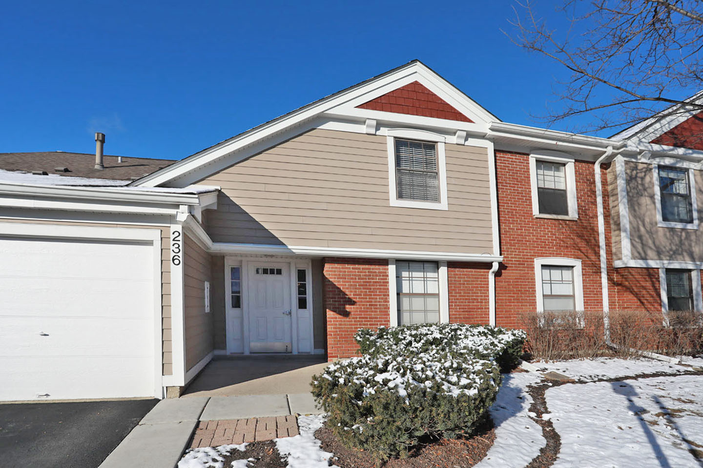 236 Deerpath Court #B1, Schaumburg, IL 60193