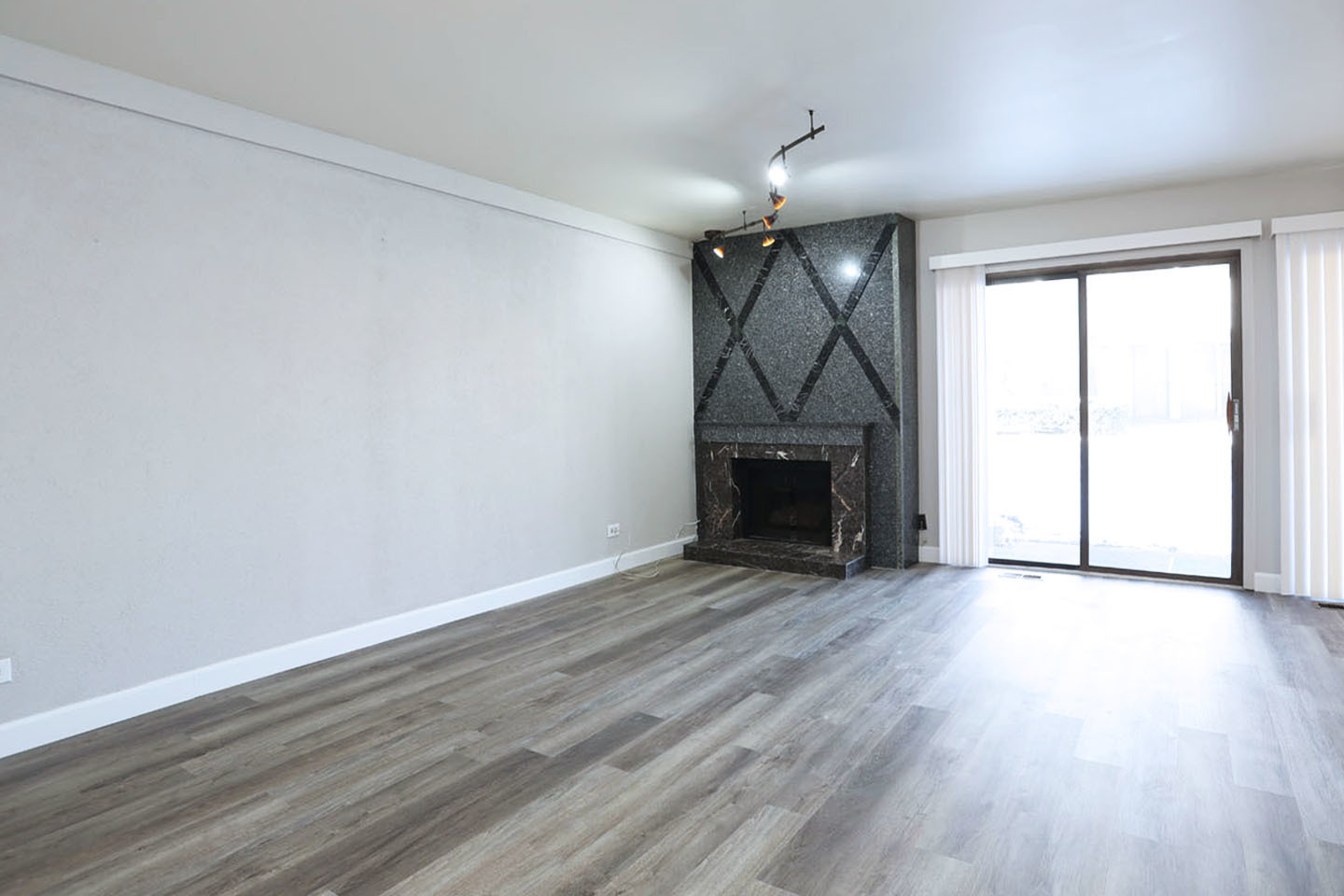 236 Deerpath Court #B1, Schaumburg, IL 60193