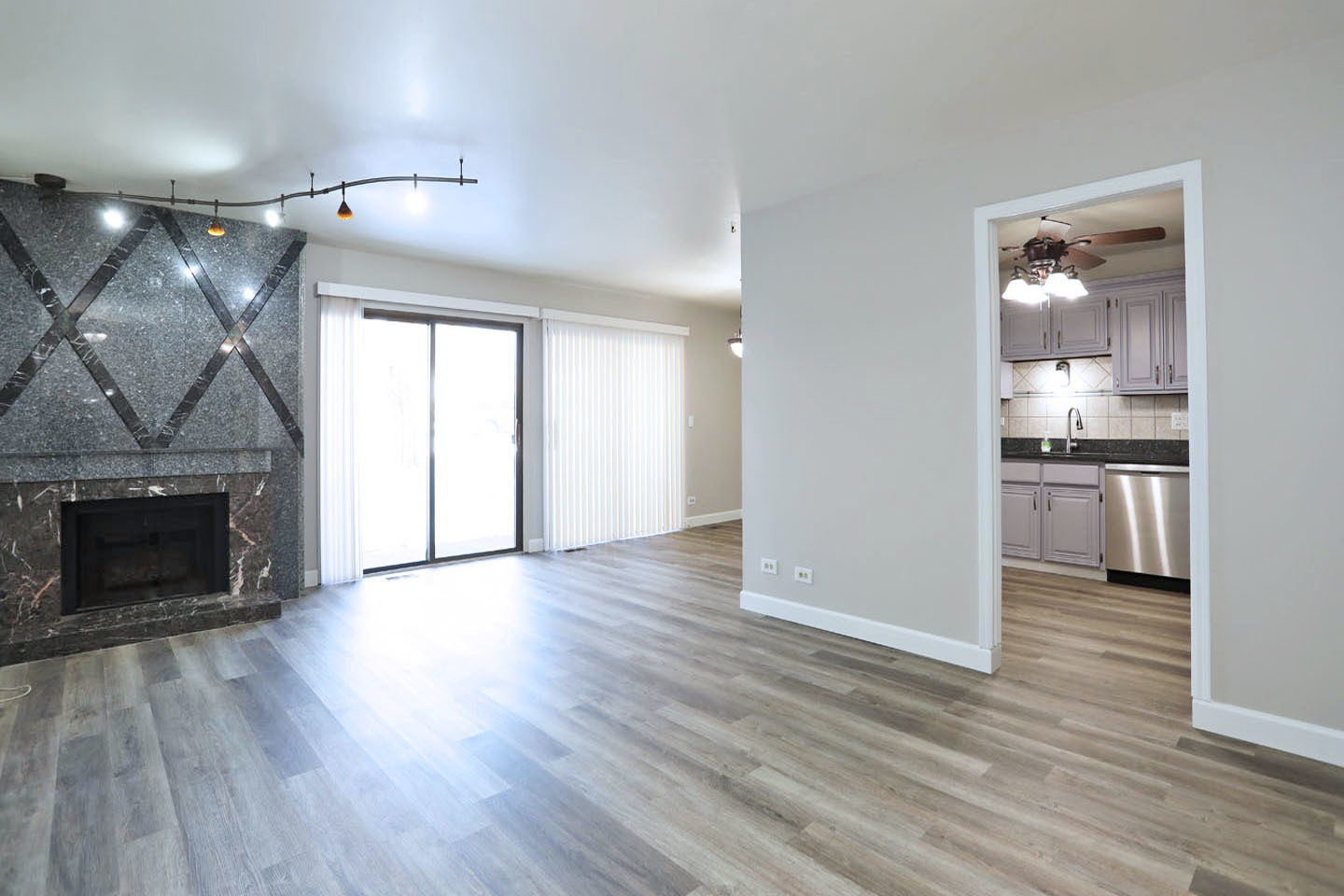 236 Deerpath Court #B1, Schaumburg, IL 60193