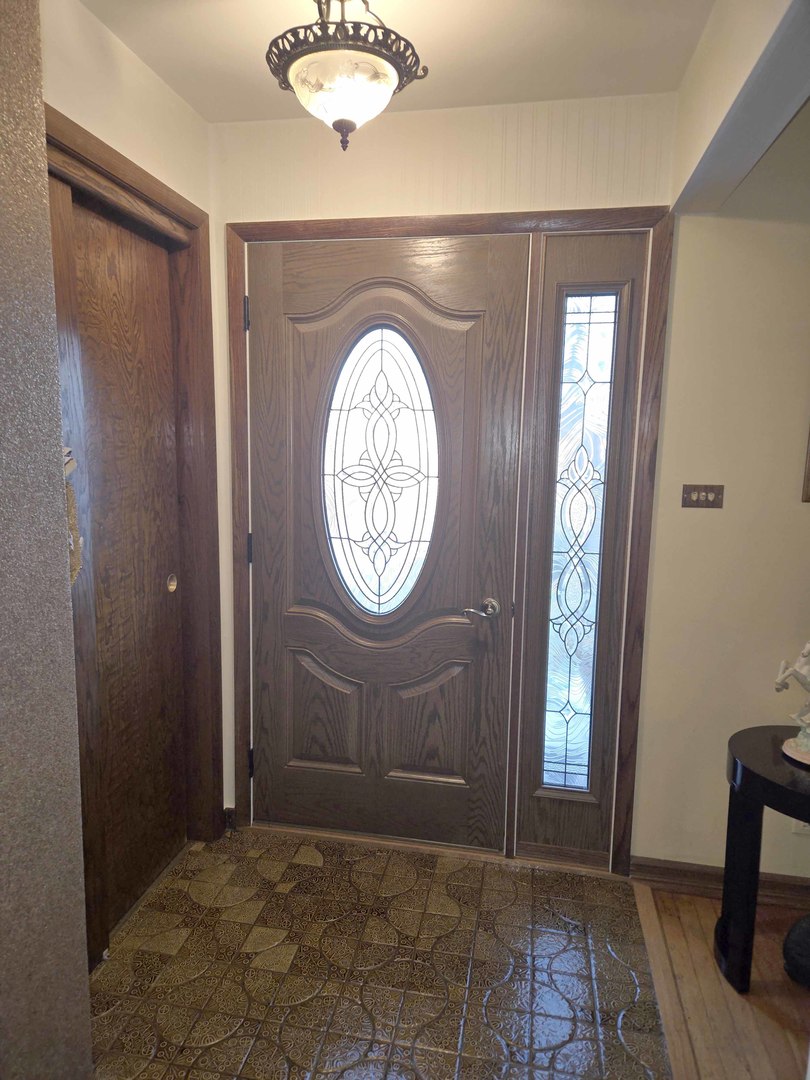 8103 Gladys Lane, Palos Hills, IL 60465