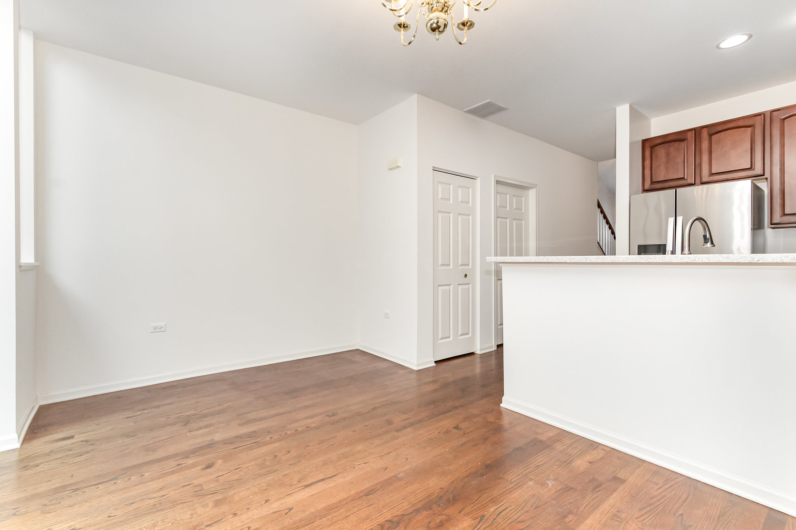 628 Belmont Lane, Carol Stream, IL 60188