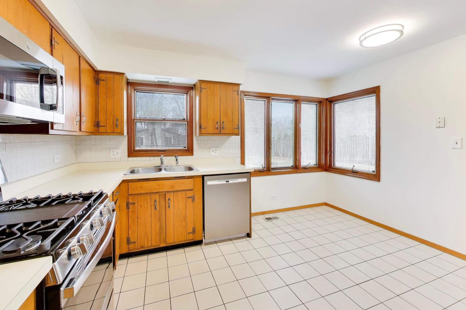 4053 Cumnor Road, Downers Grove, IL 60515