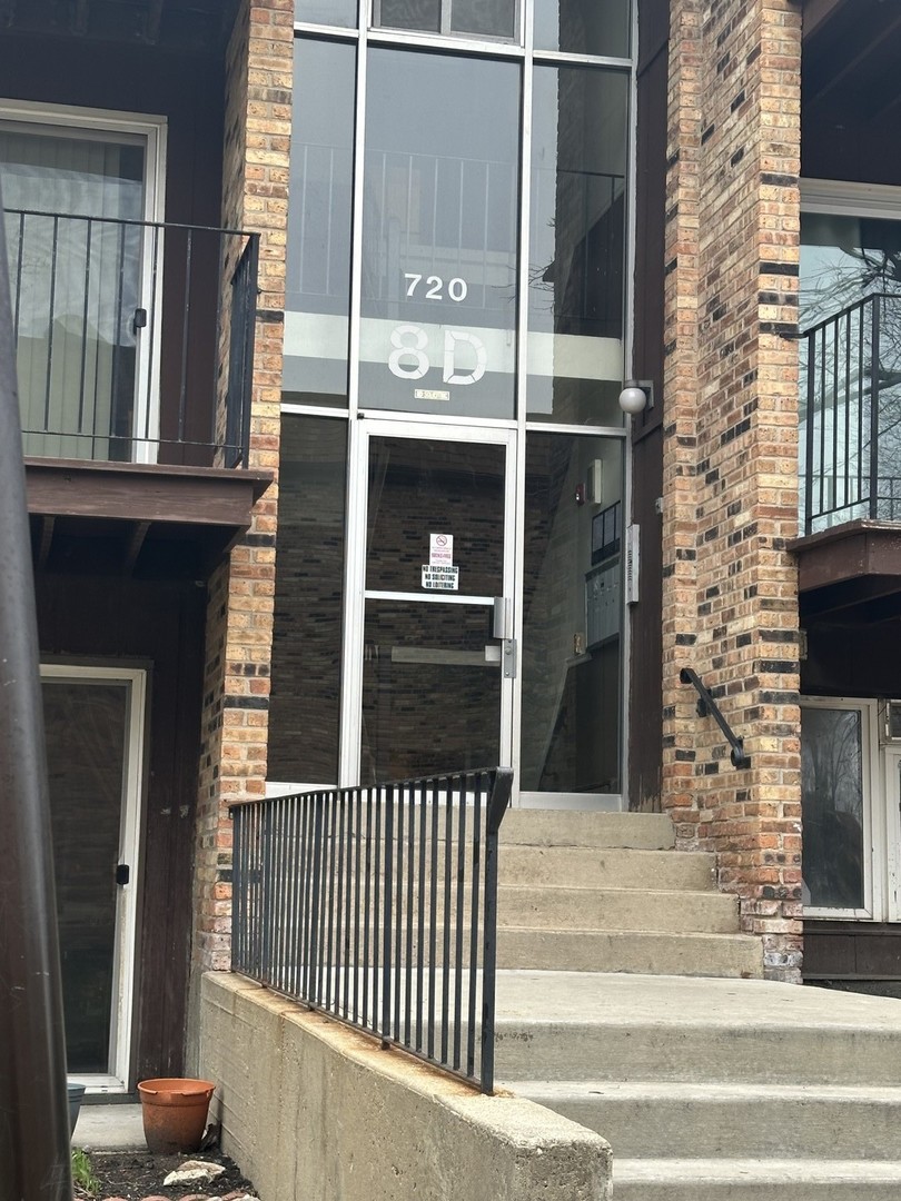 720 HILL Drive #8-303, Hoffman Estates, IL 60169