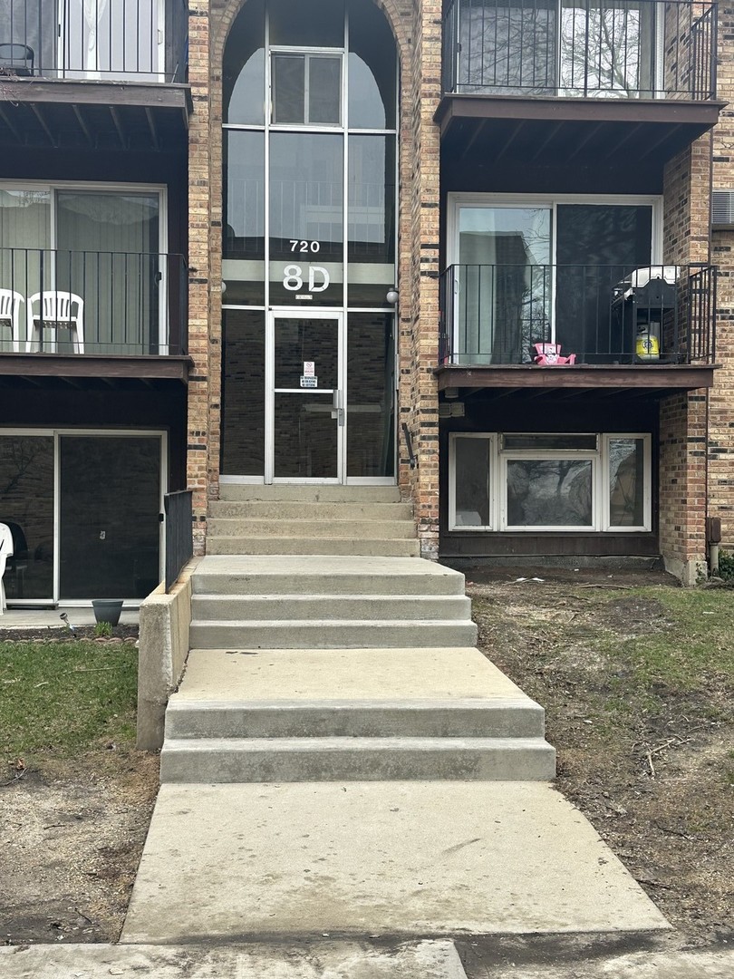 720 HILL Drive #8-303, Hoffman Estates, IL 60169