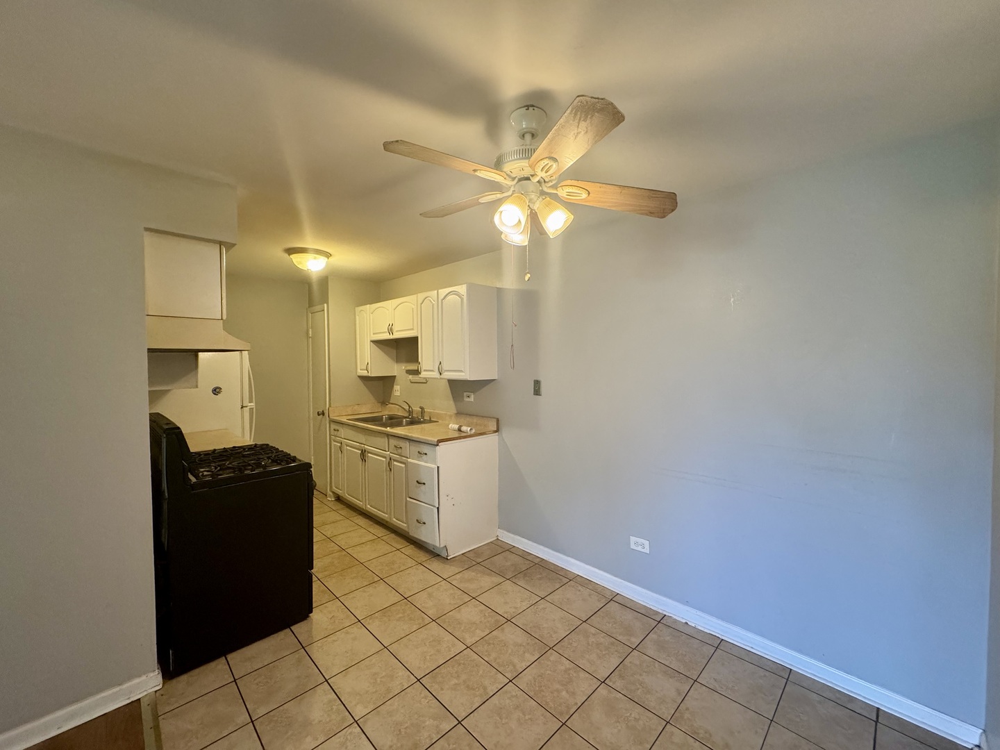 1075 Higgins Quarters Drive #3-208, Hoffman Estates, IL 60169