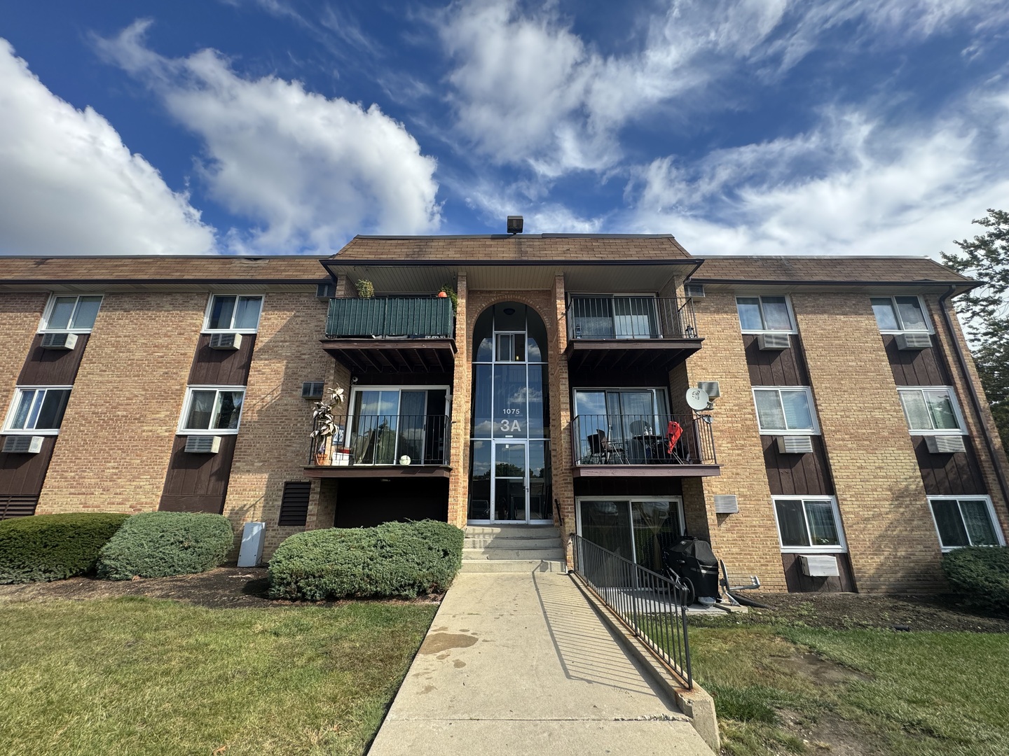 1075 Higgins Quarters Drive #3-208, Hoffman Estates, IL 60169