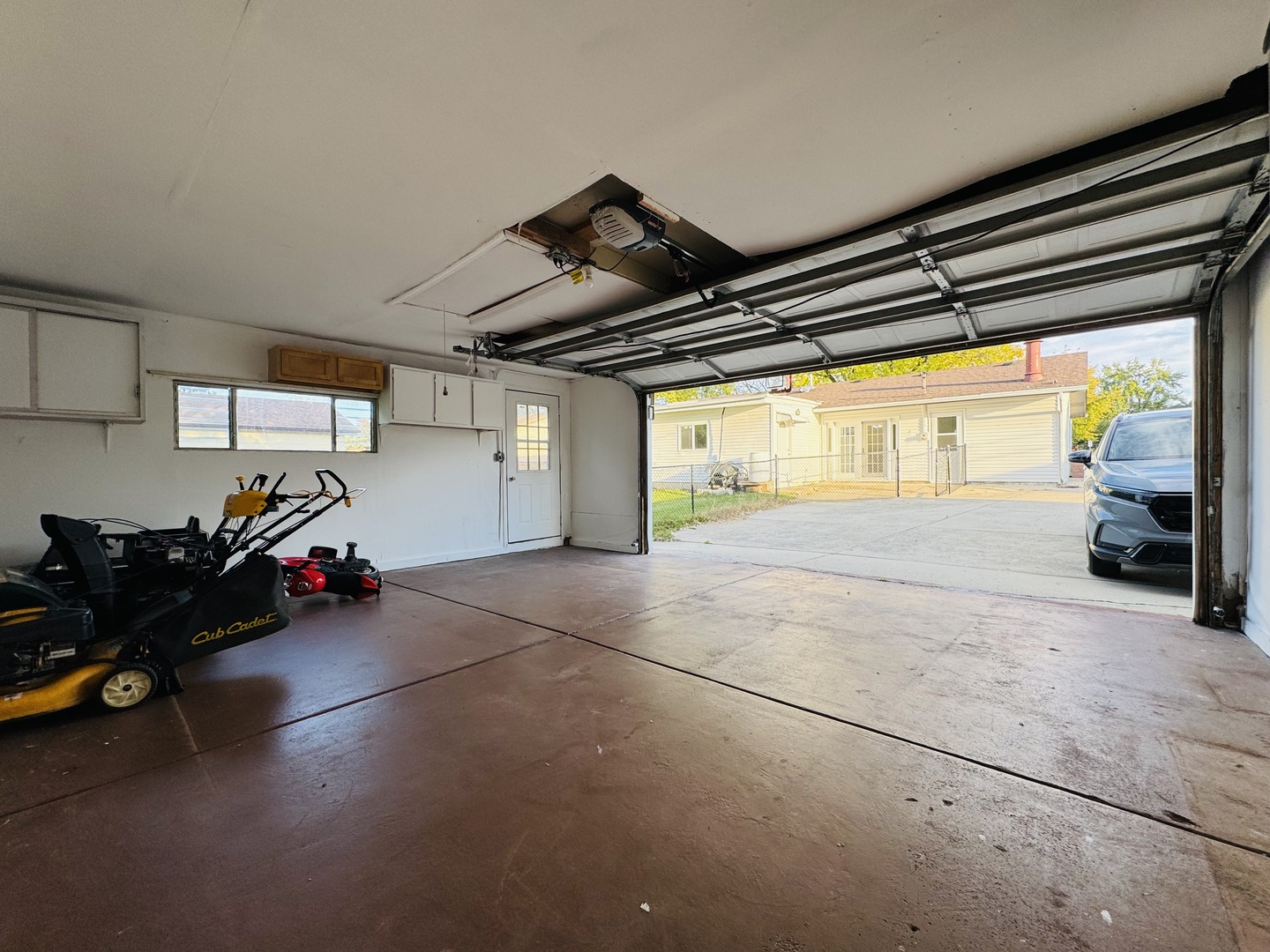 670 Lakeview Lane, Hoffman Estates, IL 60169