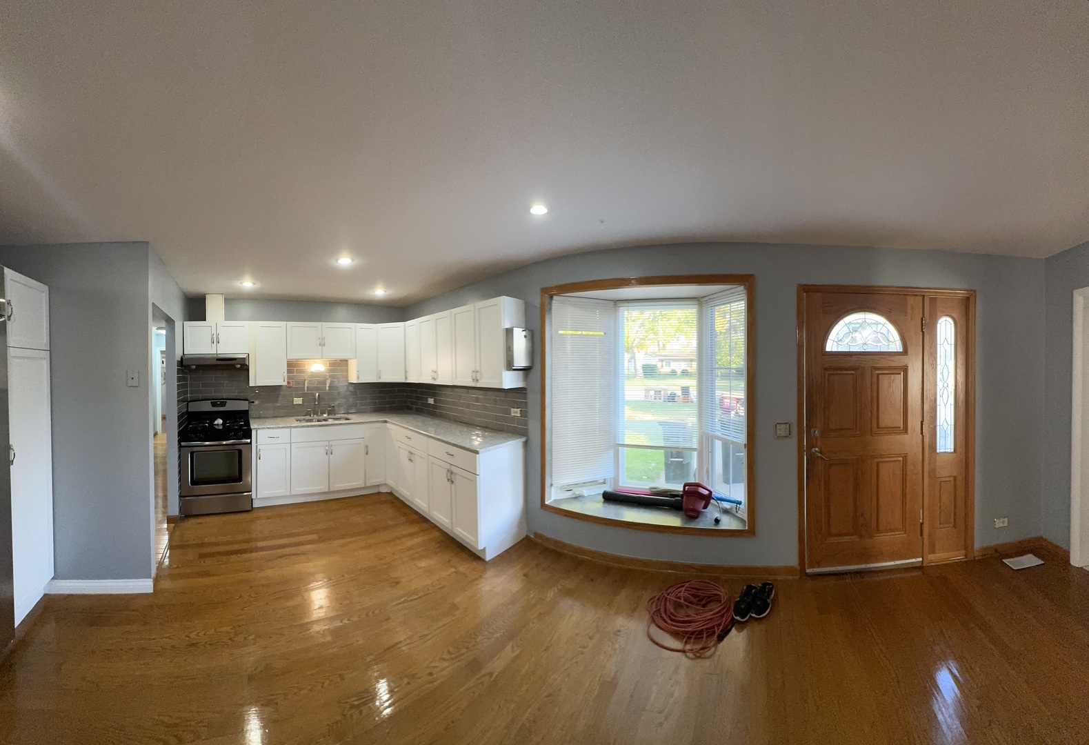 670 Lakeview Lane, Hoffman Estates, IL 60169