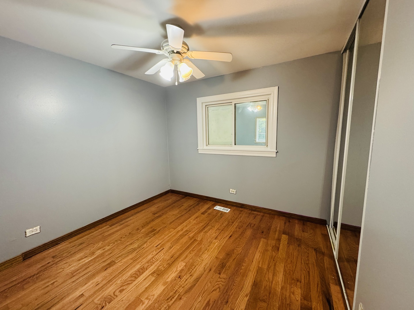 670 Lakeview Lane, Hoffman Estates, IL 60169