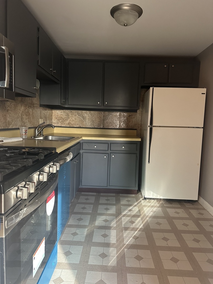 1463 Mercury Drive #216, Schaumburg, IL 60193