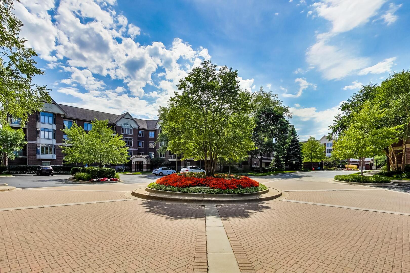 425 Village Green Road #213, Lincolnshire, IL 60069