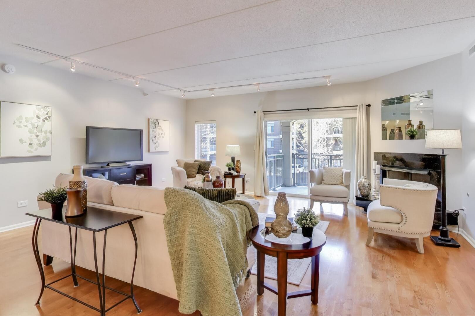 425 Village Green Road #213, Lincolnshire, IL 60069