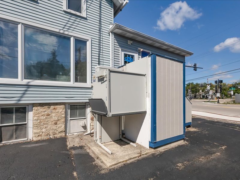 111 W Railroad Avenue, Bartlett, IL 60103