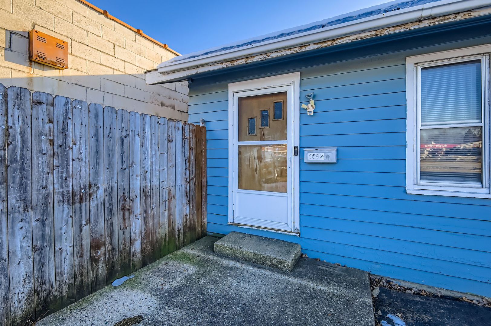 305 1/2 E North Avenue, Northlake, IL 60164