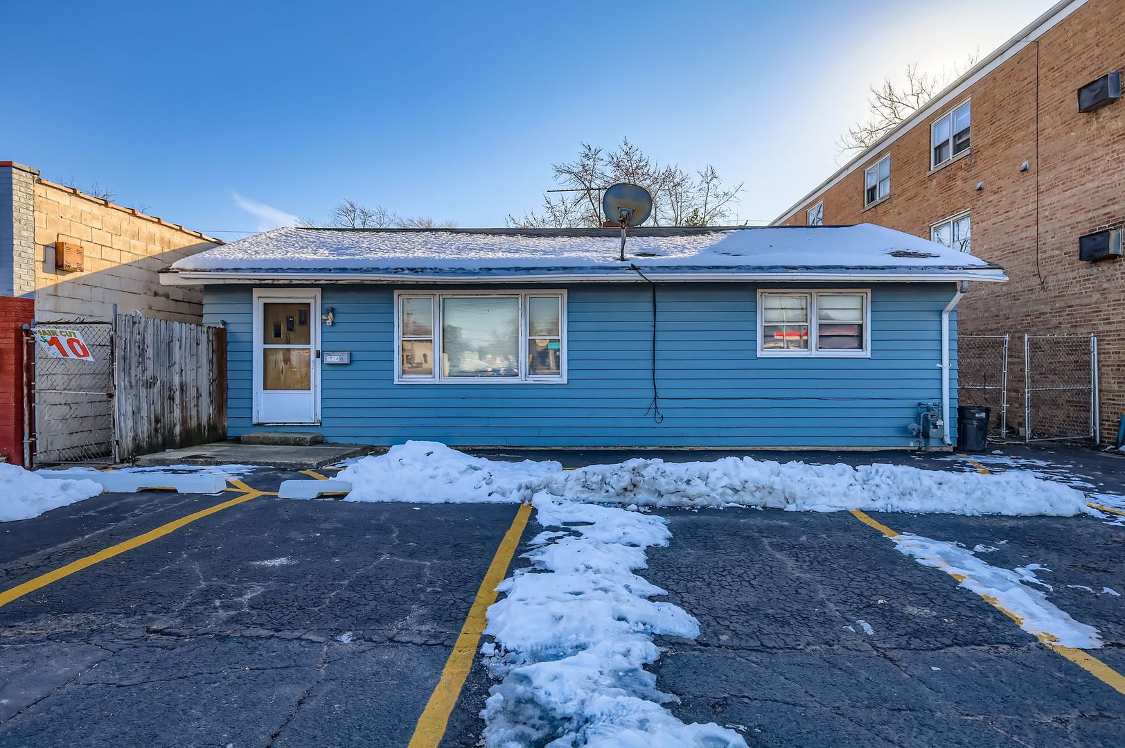 305 1/2 E North Avenue, Northlake, IL 60164