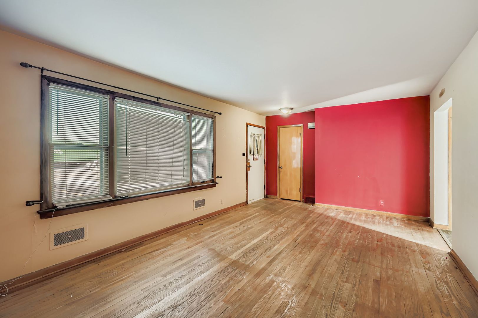 305 1/2 E North Avenue, Northlake, IL 60164