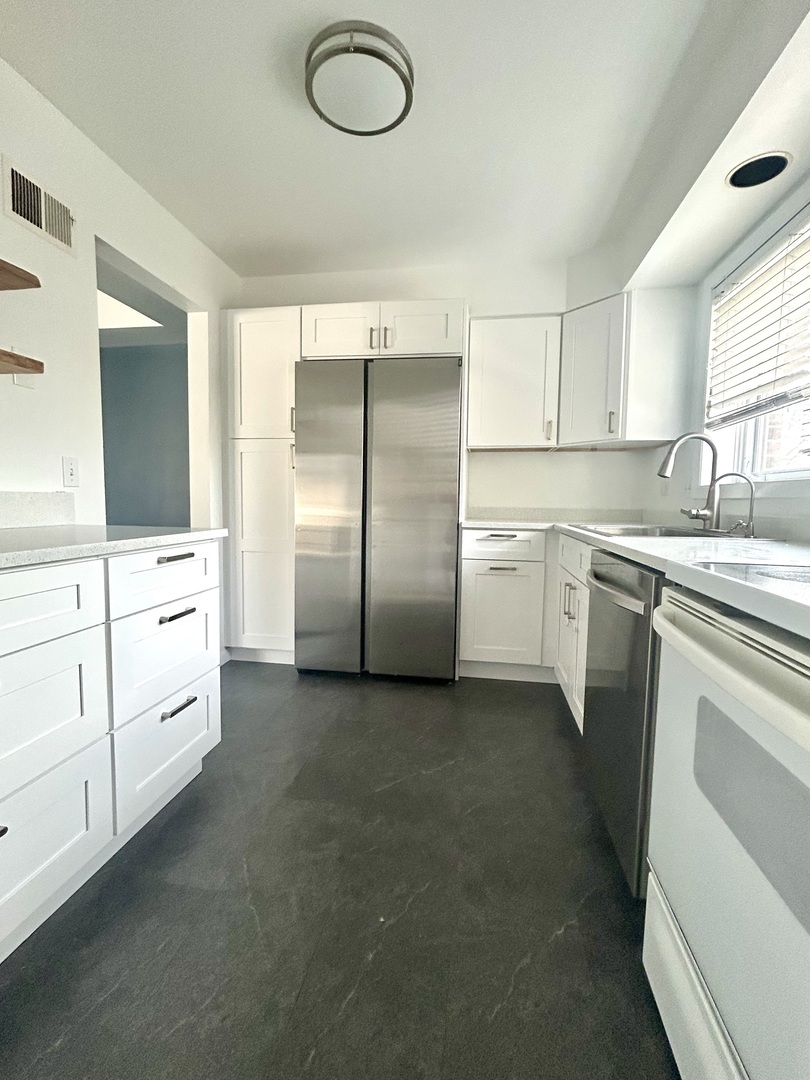 435 Ridge Road #305, Wilmette, IL 60091