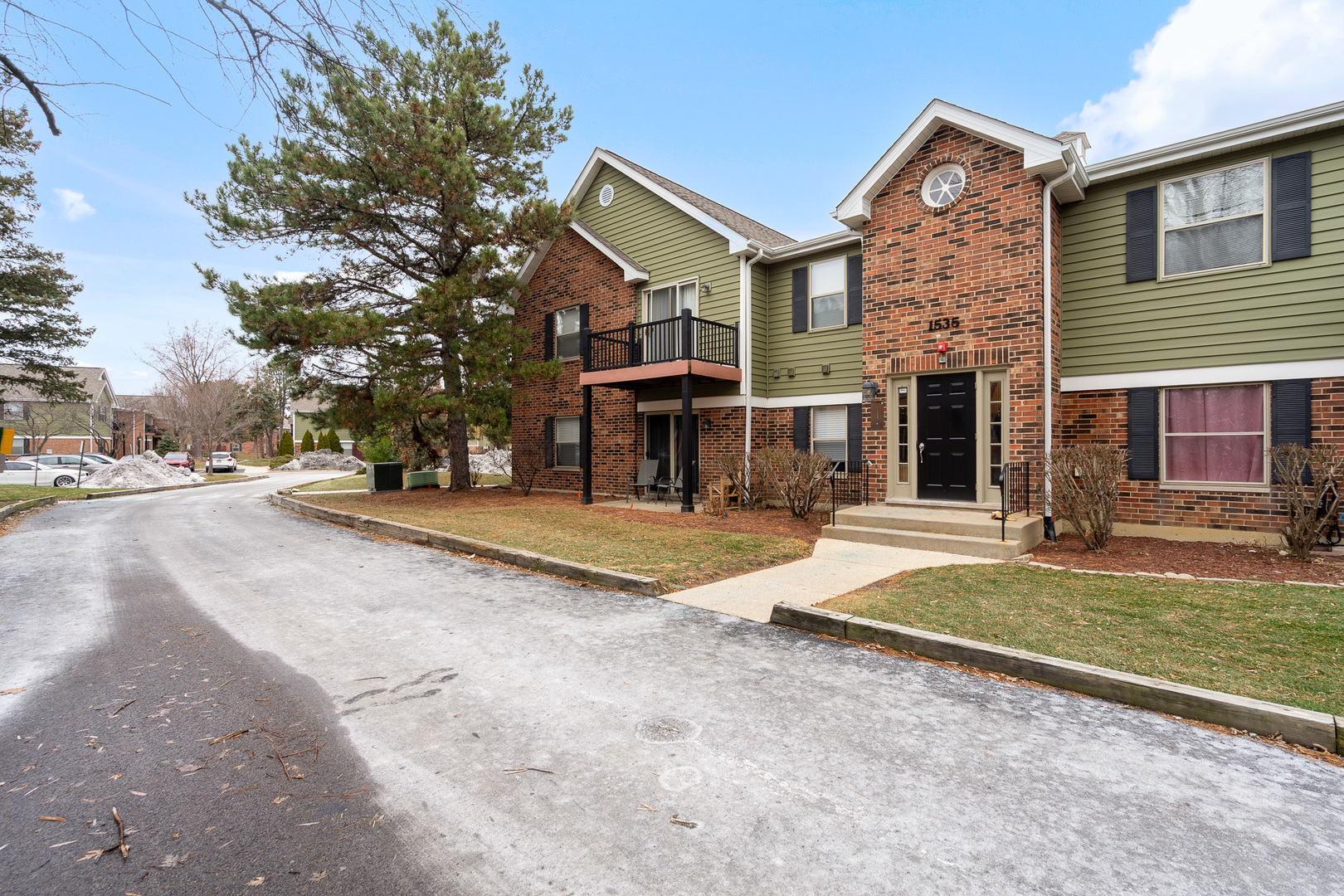 1535 RAYMOND Drive #202, Naperville, IL 60563