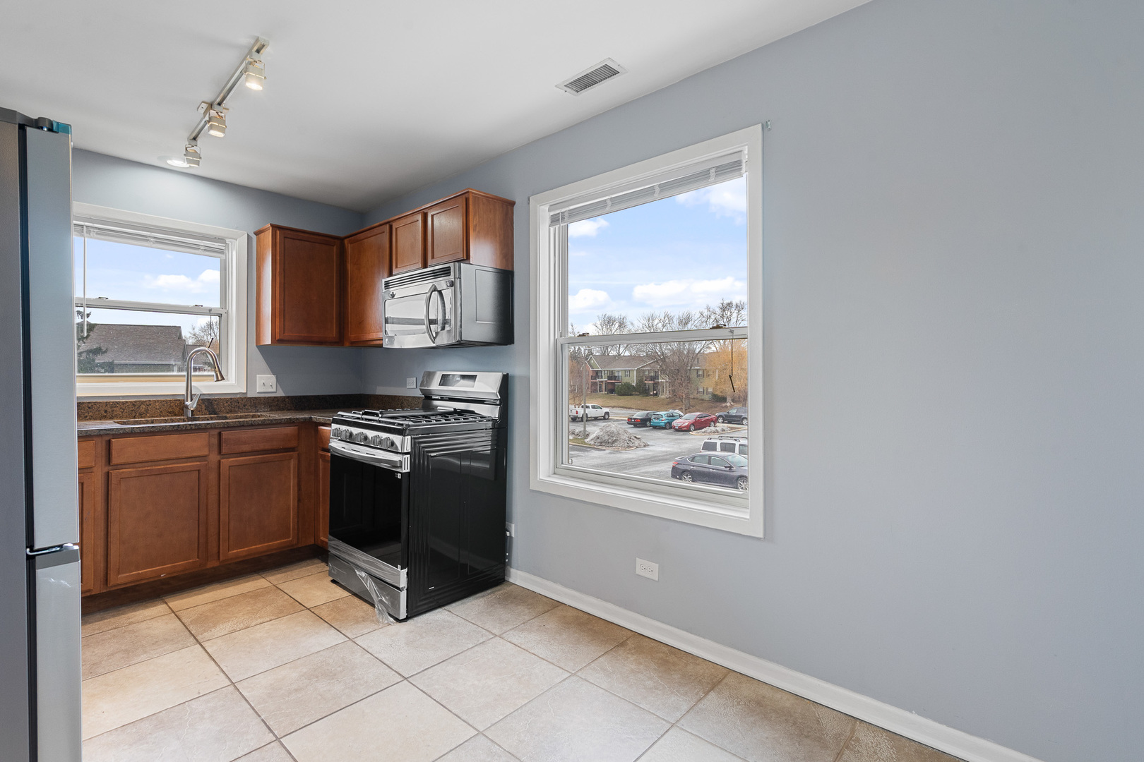 1535 RAYMOND Drive #202, Naperville, IL 60563