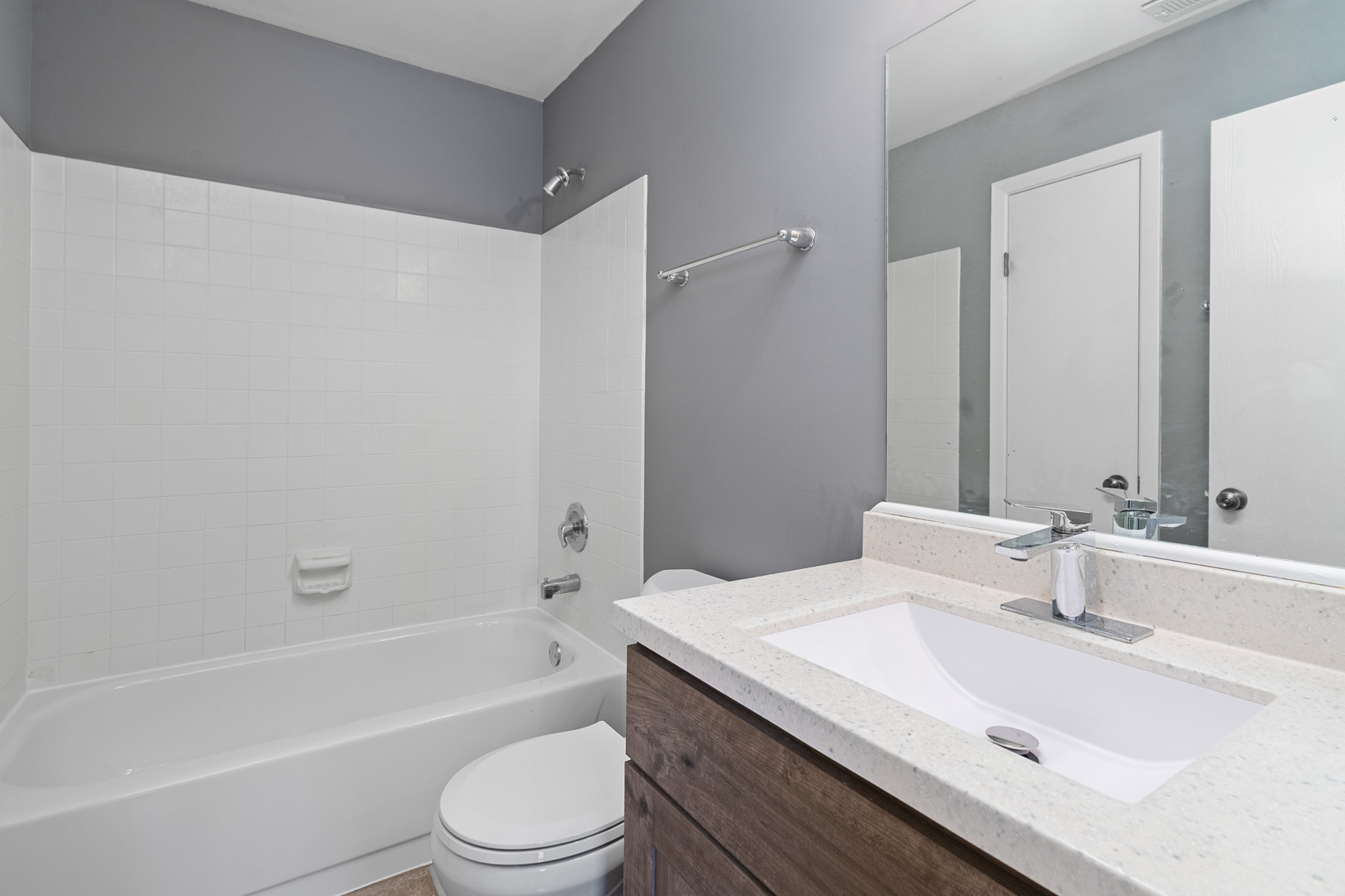 1535 RAYMOND Drive #202, Naperville, IL 60563