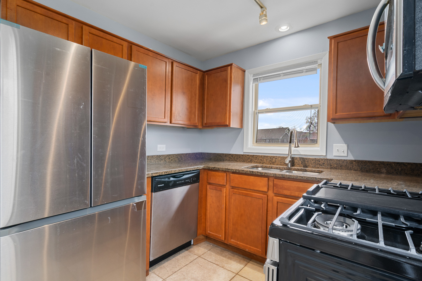 1535 RAYMOND Drive #202, Naperville, IL 60563