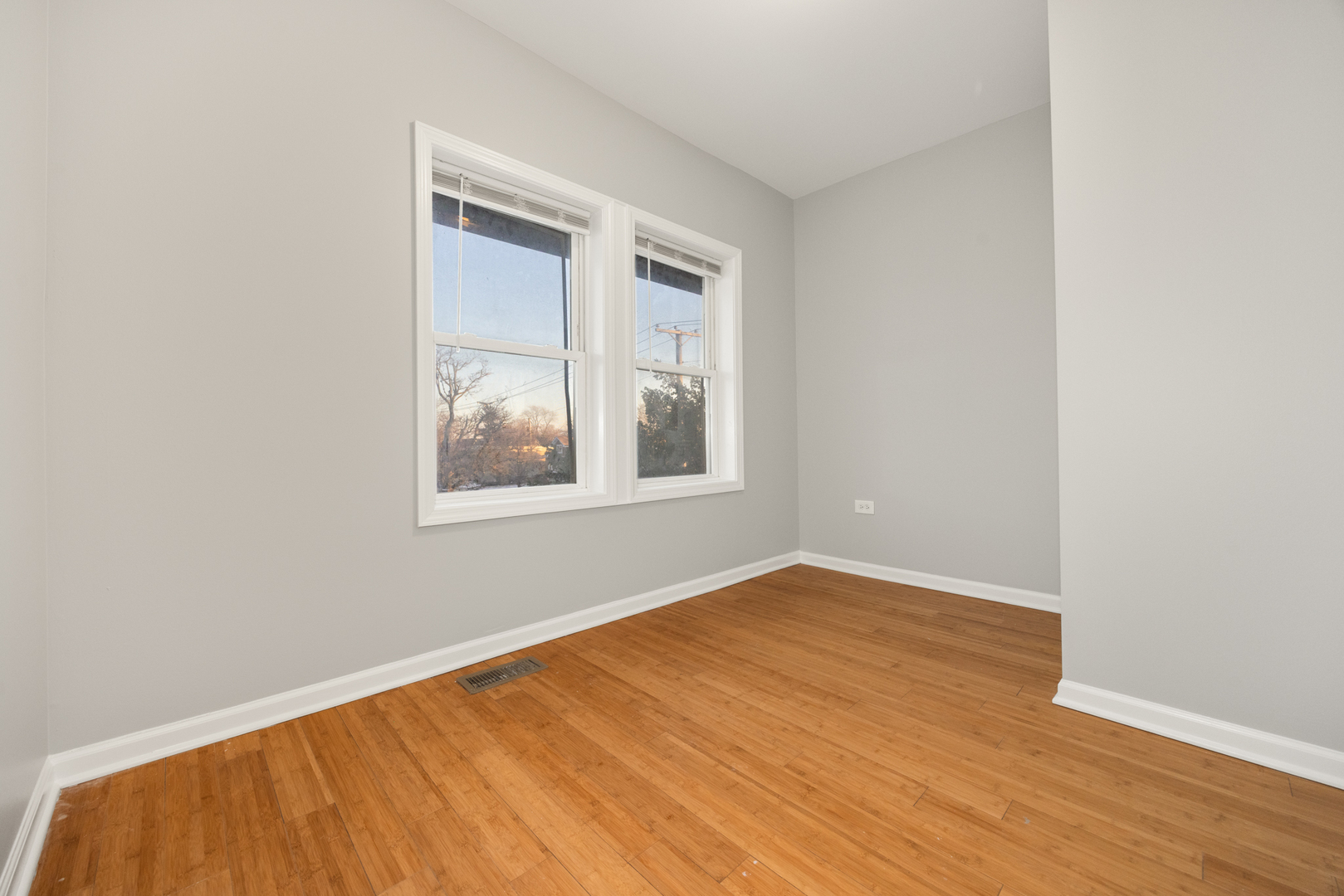 1118 S 7th Avenue, Maywood, IL 60153