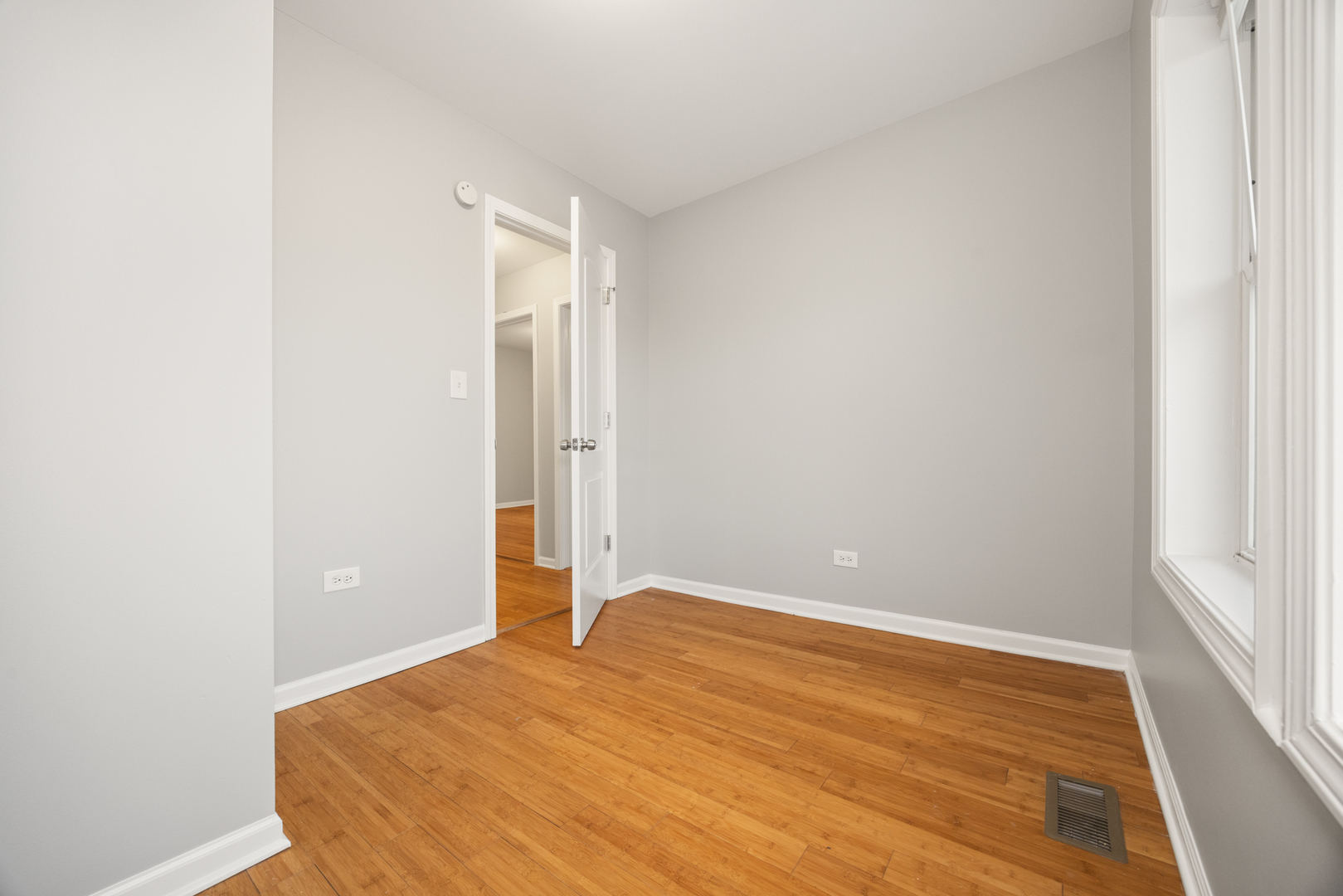 1118 S 7th Avenue, Maywood, IL 60153