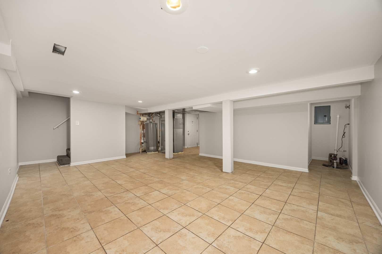 1118 S 7th Avenue, Maywood, IL 60153