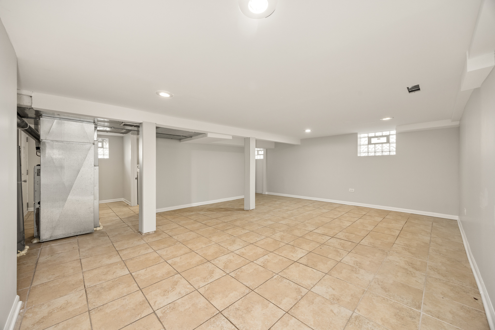 1118 S 7th Avenue, Maywood, IL 60153