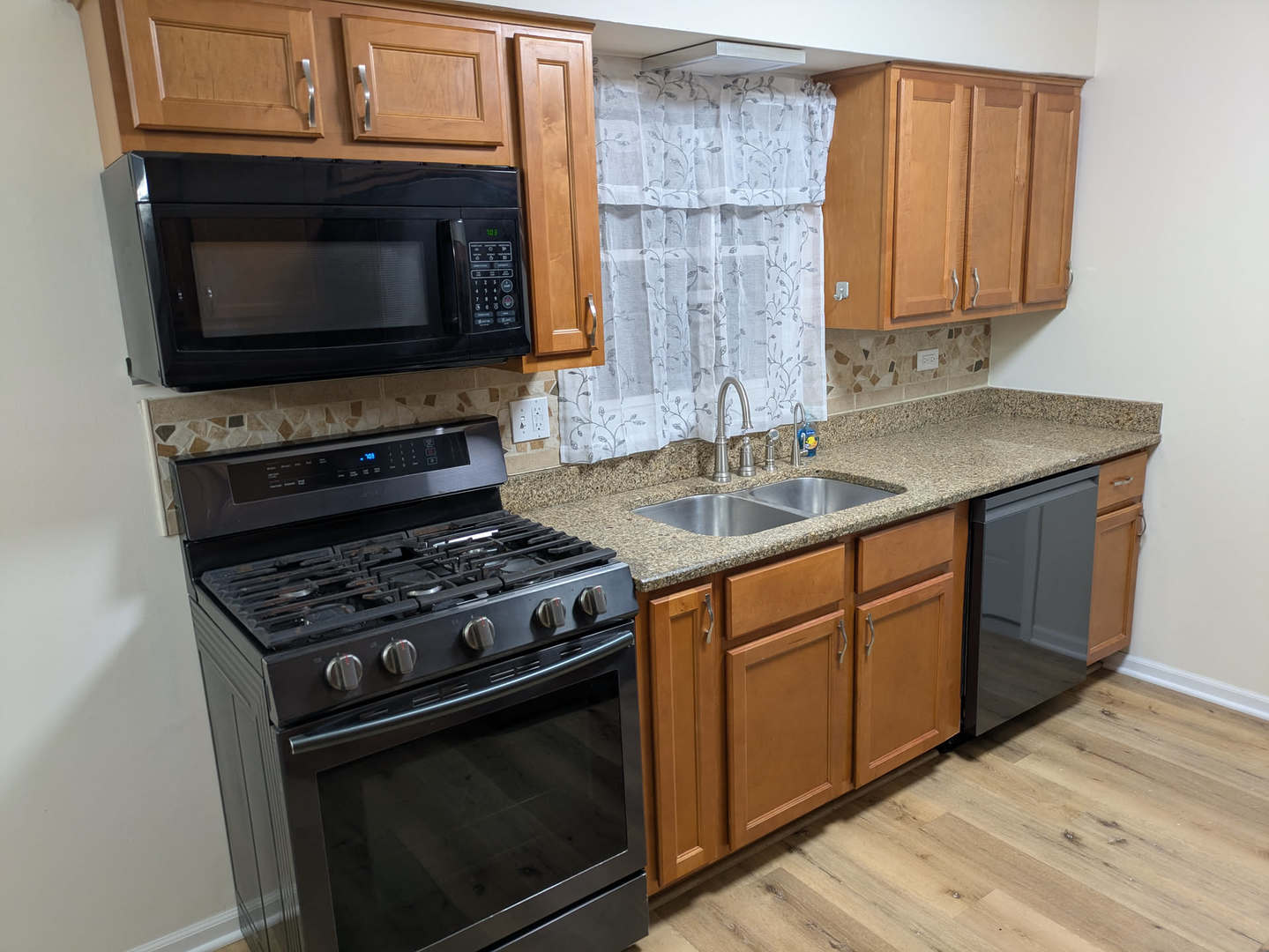 24031 S Cardinal Drive, Channahon, IL 60410