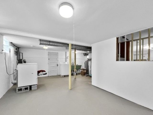 2247 S 21st Avenue, Broadview, IL 60155