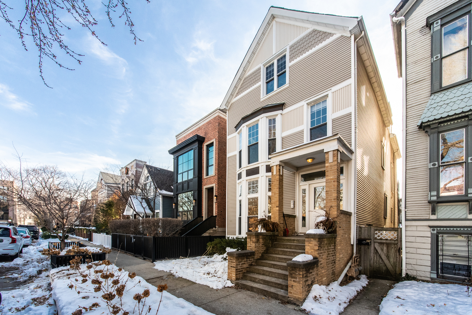 1325 W Wolfram Street #1, Chicago, IL 60657