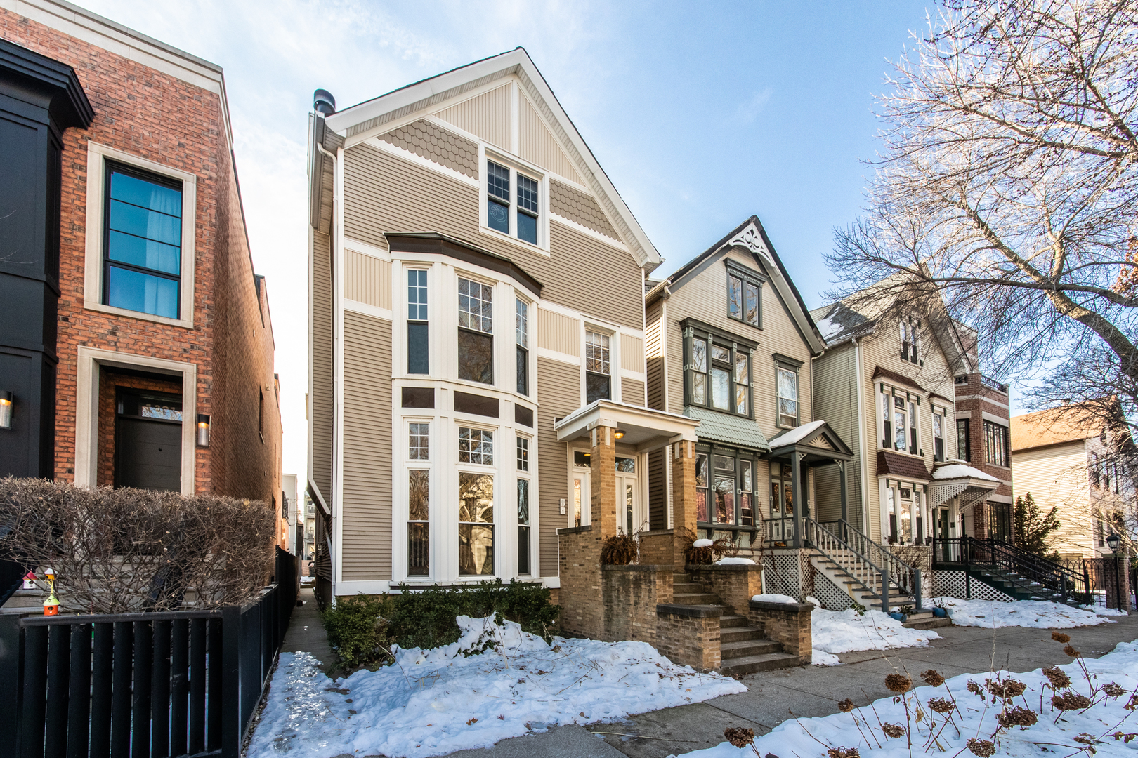 1325 W Wolfram Street #1, Chicago, IL 60657