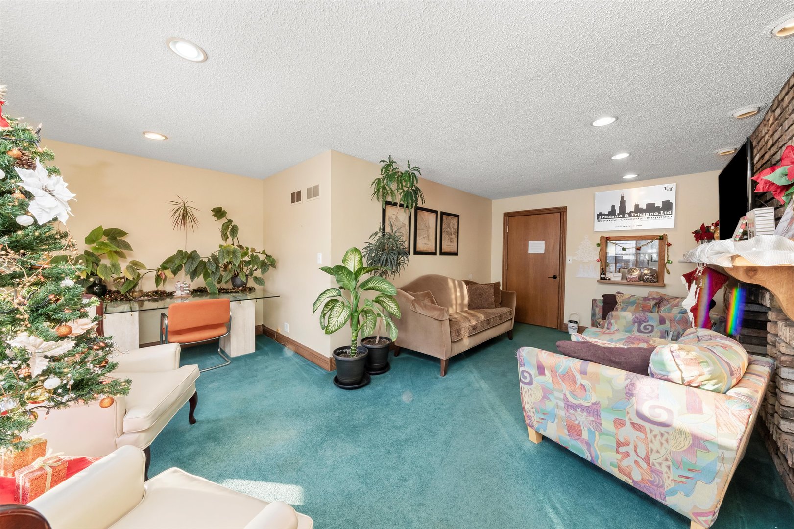 8200 W 95 Street, Hickory Hills, IL 60457