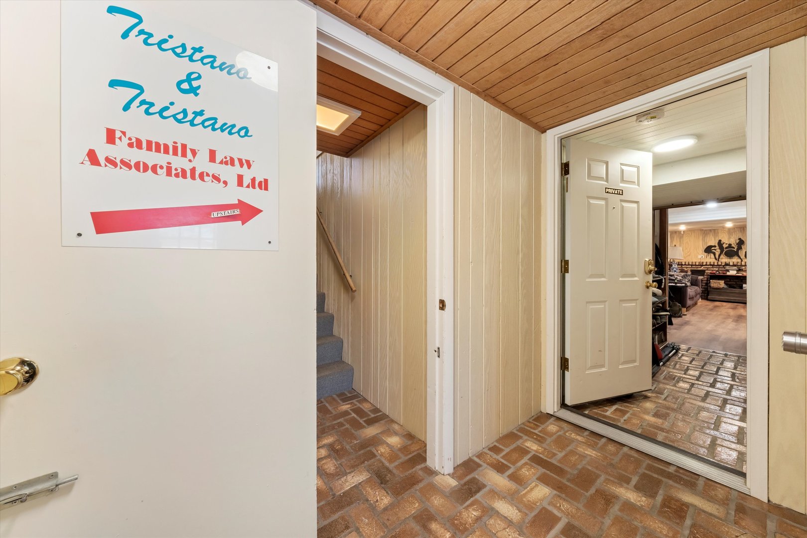 8200 W 95 Street, Hickory Hills, IL 60457