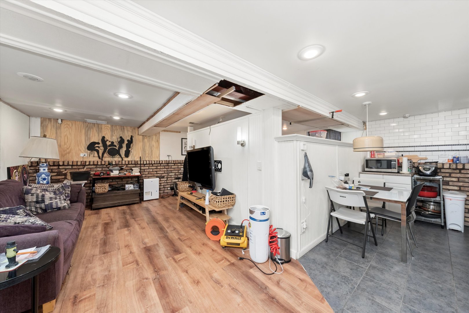 8200 W 95 Street, Hickory Hills, IL 60457