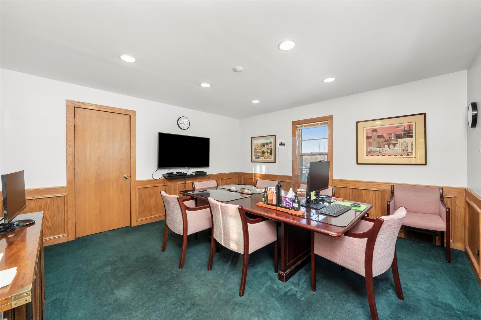 8200 W 95 Street, Hickory Hills, IL 60457