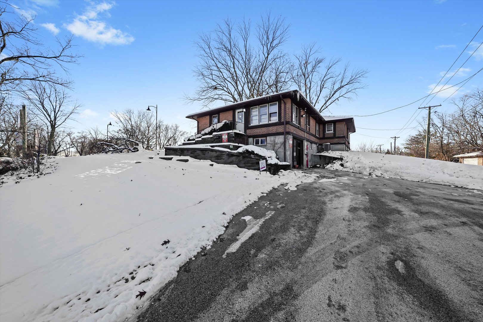 8200 W 95 Street, Hickory Hills, IL 60457