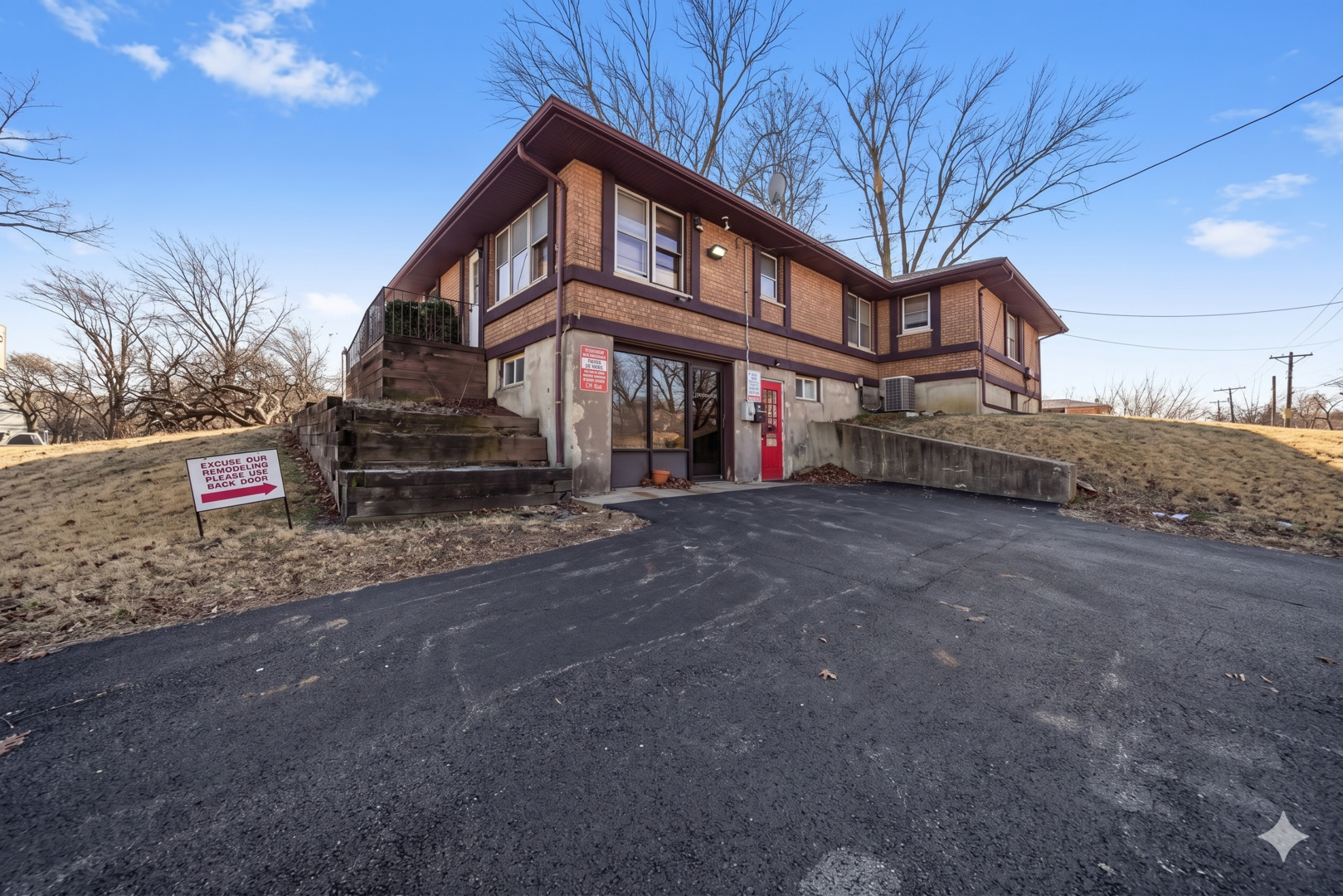 8200 W 95 Street, Hickory Hills, IL 60457