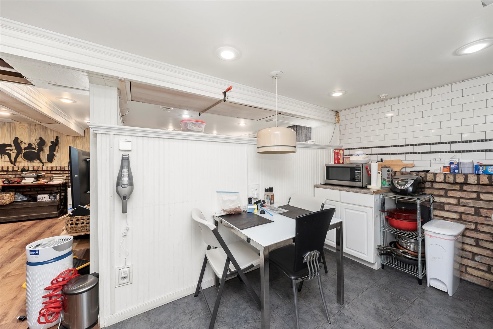 8200 W 95 Street, Hickory Hills, IL 60457