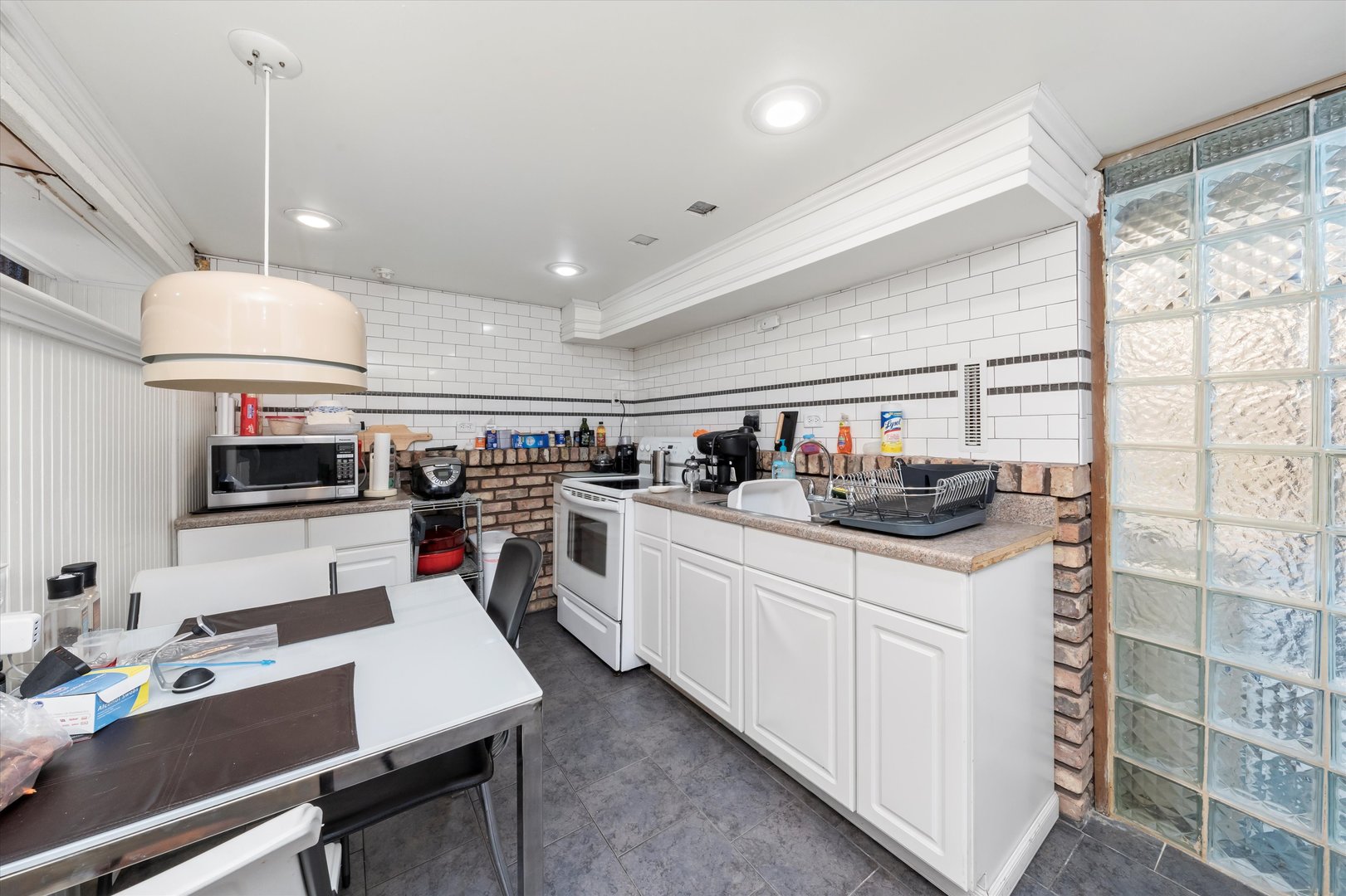 8200 W 95 Street, Hickory Hills, IL 60457