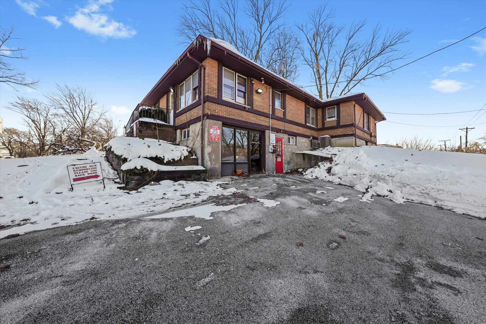 8200 W 95 Street, Hickory Hills, IL 60457