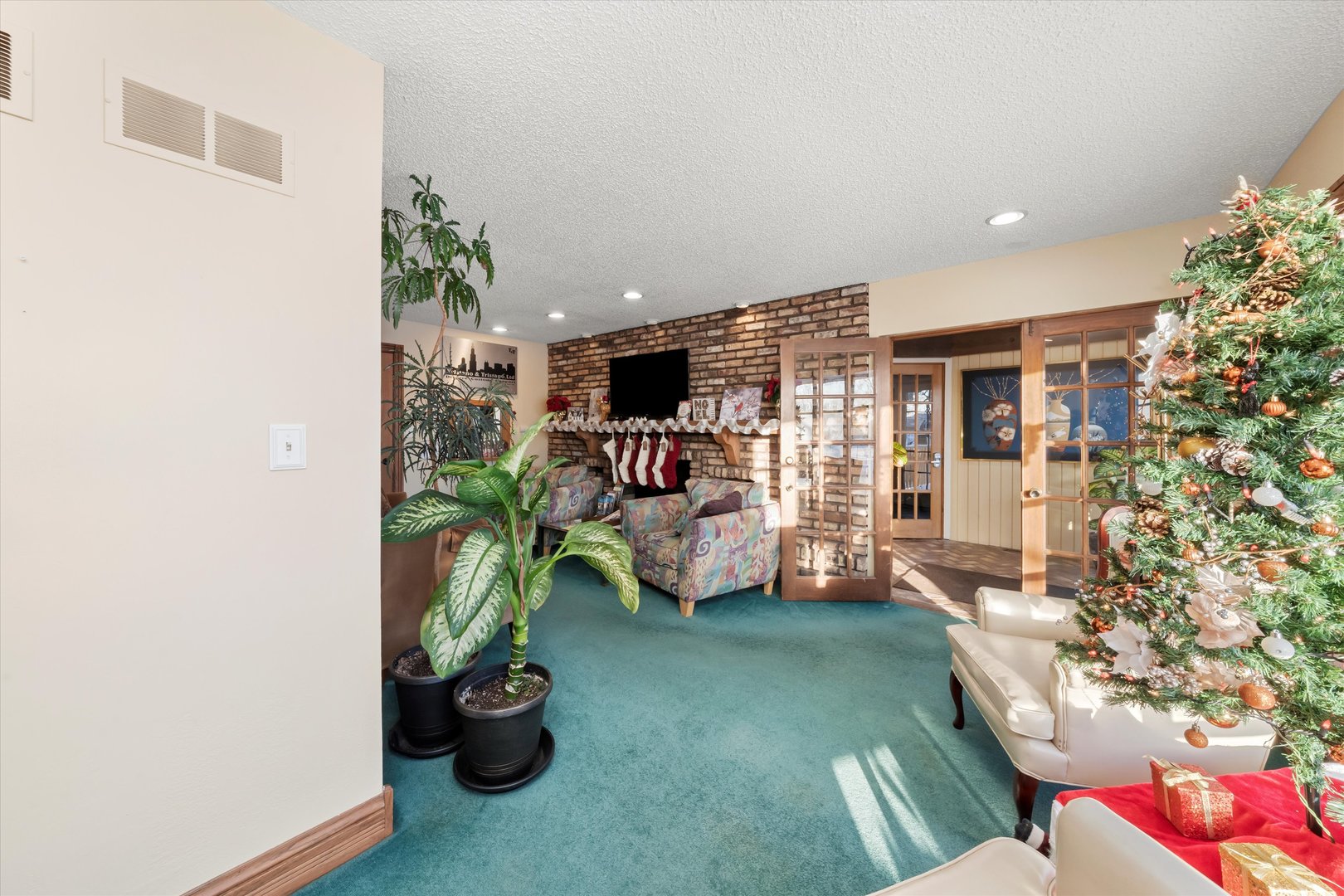 8200 W 95 Street, Hickory Hills, IL 60457